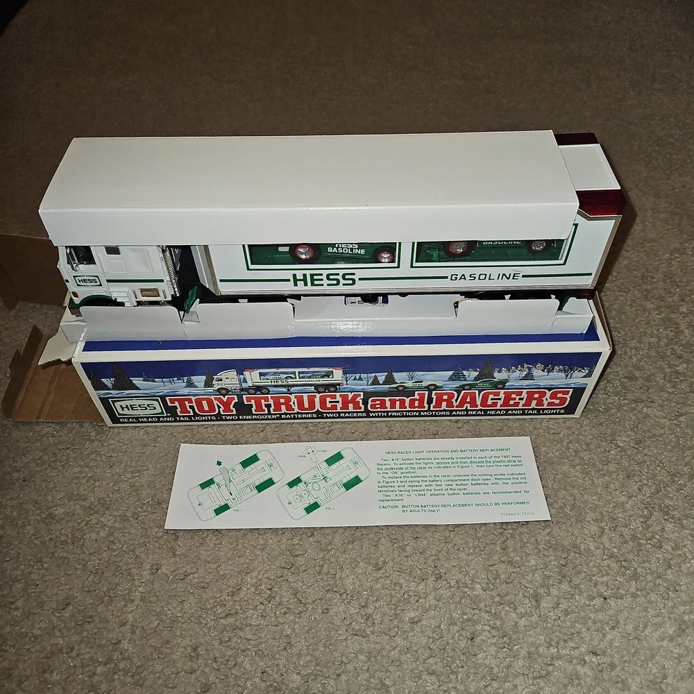 1997 Hess Toy Truck and Racers - Picture 4 of 5